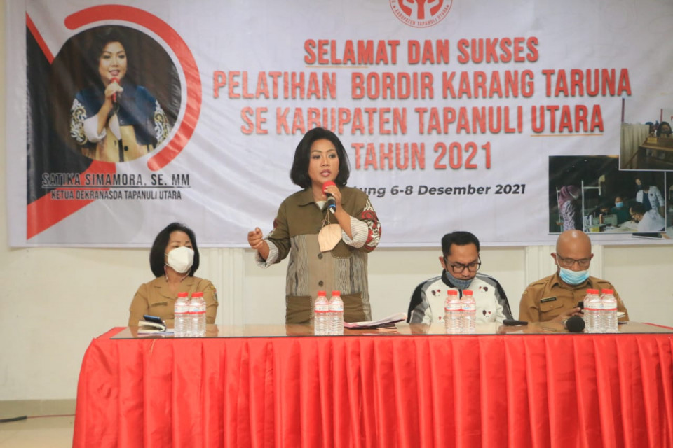 Satika Simamora Buka Pelatihan Bordir Karang Taruna 2021