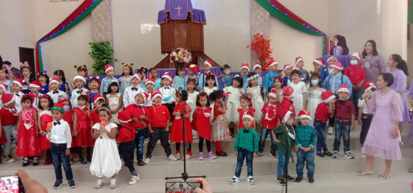 Perayaan Natal Keluarga Besar Yayasan Perguruan Kristen Gloria Anak Bangsa Berlangsung Khidmat