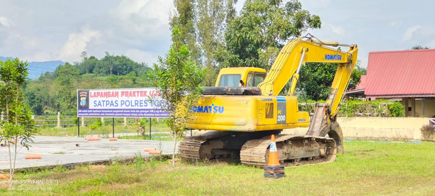 Tebang Kayu di Kawasan Hutan Lindung, Excavator Milik Pengusaha Bermarga \"Sianturi\" Diamankan di Polres Toba