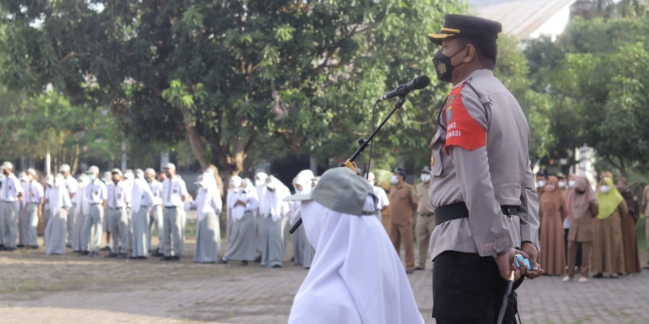 Kapolres Tebingtinggi Menjadi Irup Upacara Bendera di SMK Negeri 2