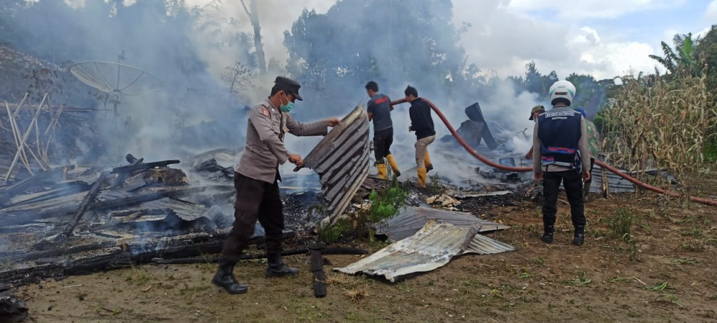 Satu Unit Rumah Hangus Terbakar di Pangaribuan