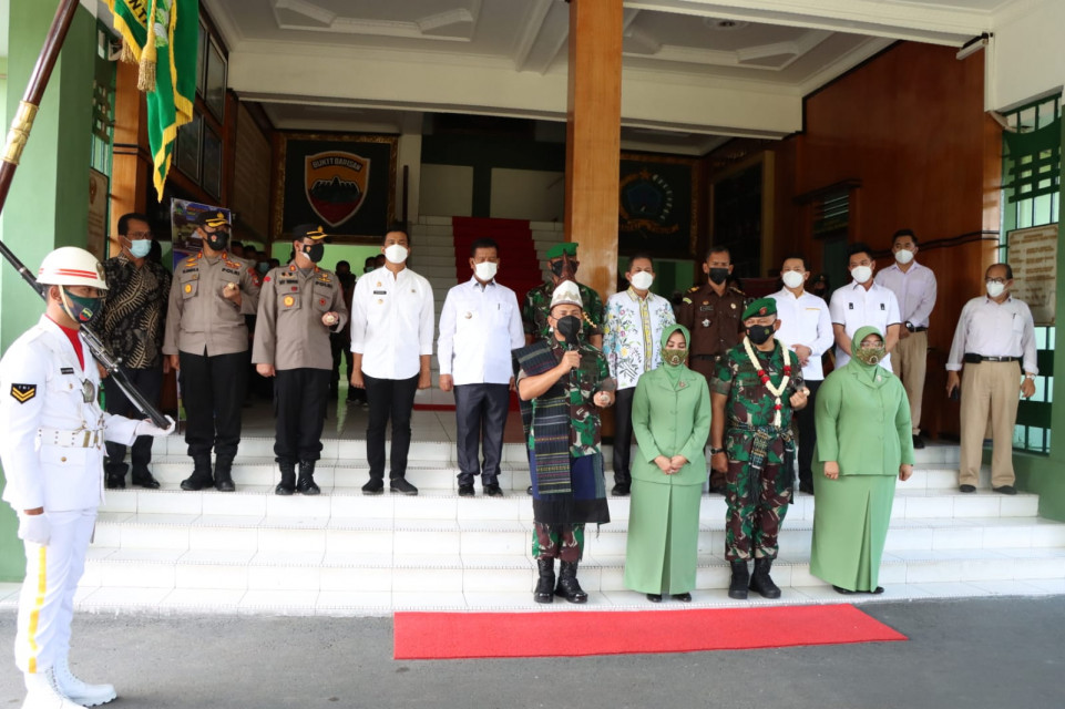 Bupati Simalungun dan Kapolres, Hadiri Acara Pisah Sambut Danrem 022/Pantai Timur