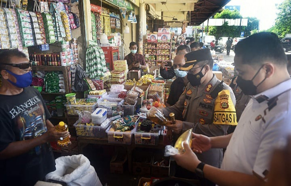 Kapolresta Denpasar Cek Ketersediaan Minyak Goreng di Pasar Kreneng