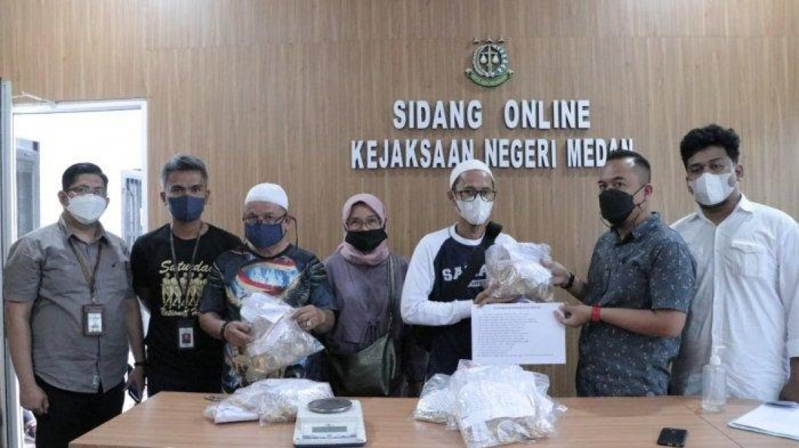 Kejari Medan Mengembalikan Barbut Perampokan Toko Emas Simpang Limun