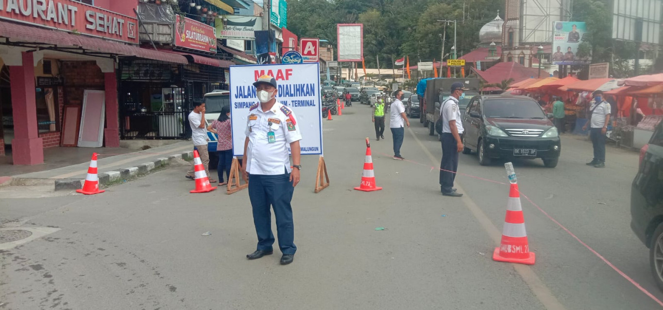 Volume Kendaraan Meningkat di Parapat, Sabar Saragih : Prediksi Peningkatan Akan Terjadi Hingga H+7