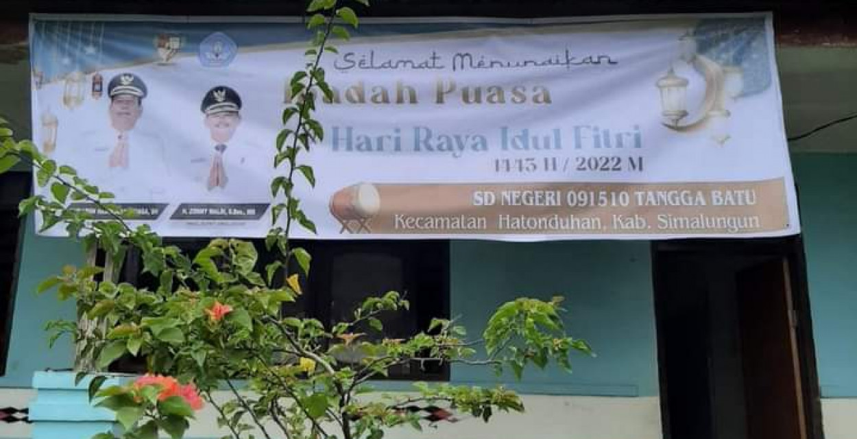 Setelah Kemeja Batik, Dagang Spanduk Sekolah Negeri di Kabupaten Simalungun Berlanjut