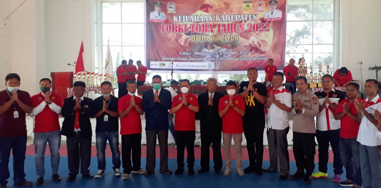 320 Karateka Bertanding di Pendopo Kantor Bupati Toba, PT TPL Ikut Berkontribusi