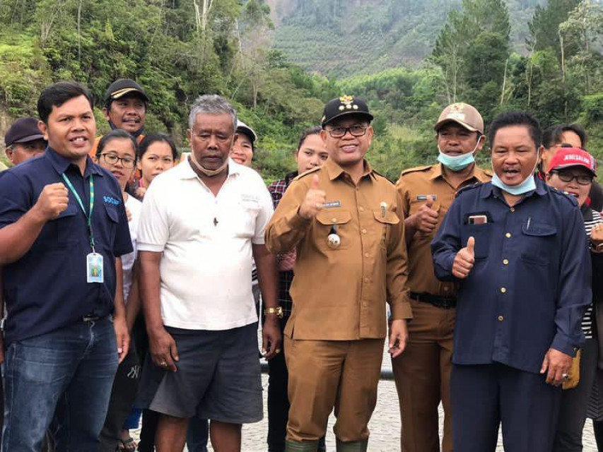 PT TPL Laksanakan Gotong Royong, Penanaman Bibit Jagung dan Penaburan Benih Ikan