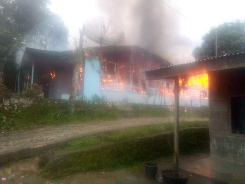 Disambar Petir, Rumah Milik Netti Sembiring Hangus Terbakar di Dusun Bintang Raya