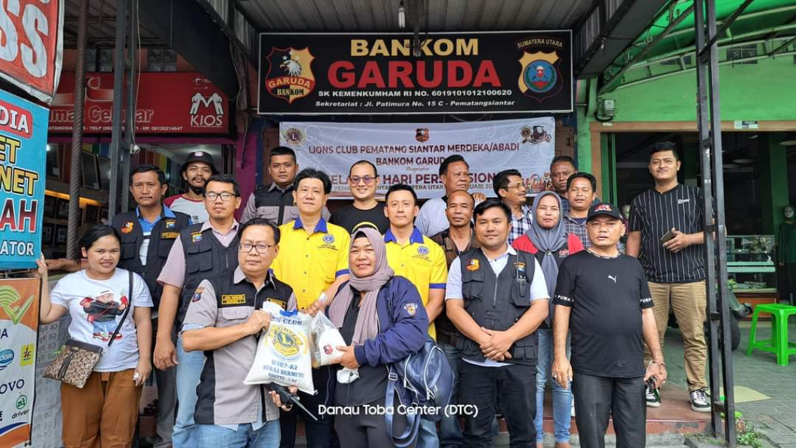 Menyemarakkan HPN 2023, Lions Club Bersama Bankom Garuda Bagikan 100 Paket Sembako kepada Wartawan