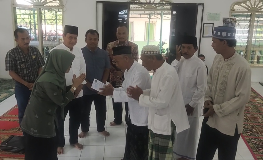 Wali Kota Siantar bersama PDAM Tirtauli Safari Ramadhan 1444 H di Masjid Al Ikhlas Sihopat Suhu