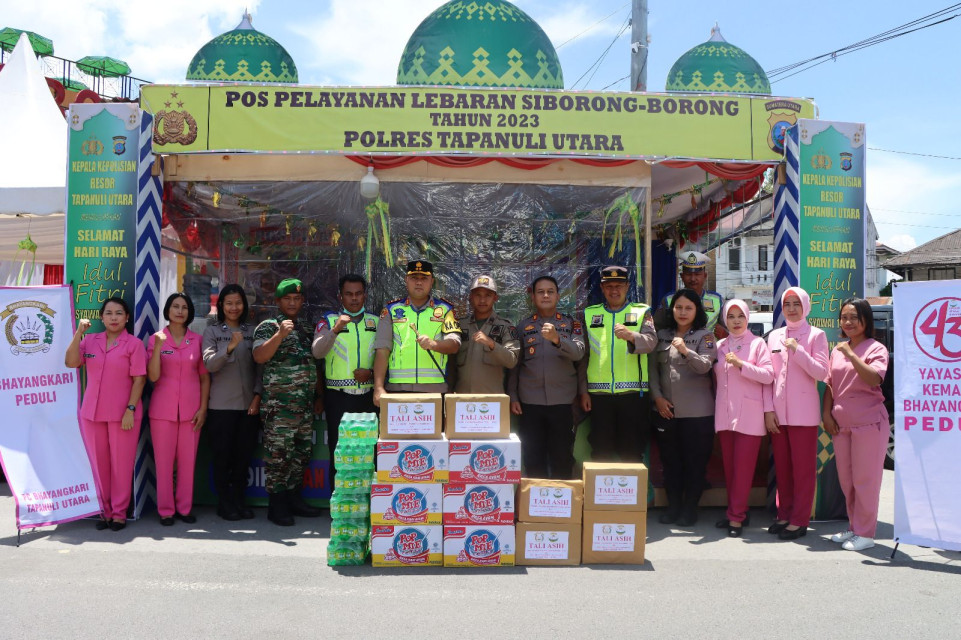 Motivasi Personil, Kapolres Taput Berikan Suplemen dan Makanan Instan