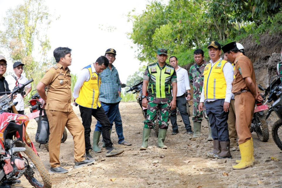 Bupati Simalungun Meninjau Pembukaan Jalan Penghubung Kecamatan Panei Menuju Sidamanik