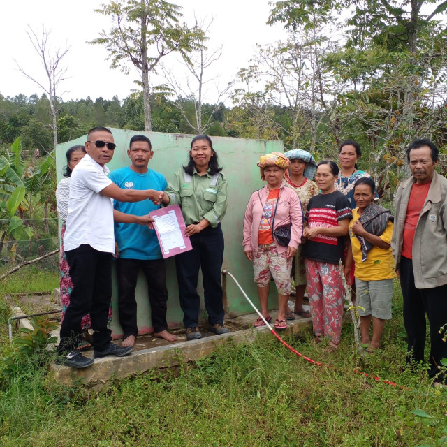 Penuhi Kebutuhan Air Bersih Warga, TPL Perbaiki Pipa dan Membuat Bak Penampung