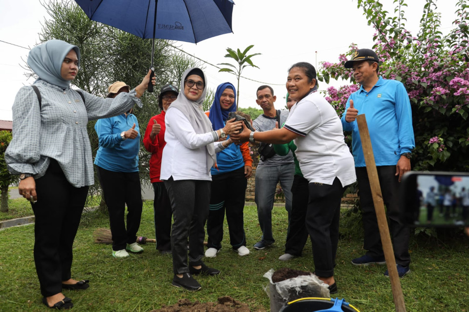 Walikota Bersama Jajaran Bergotong Royong Membersihkan Kota Pematang Siantar