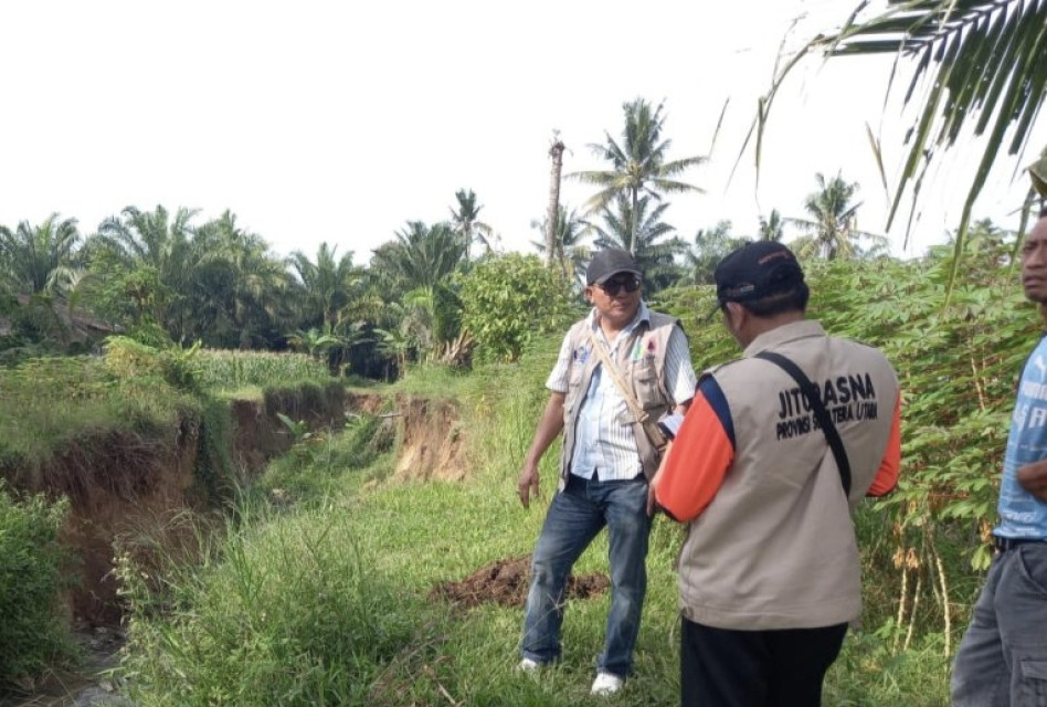 Warga Karang Anyer Berharap Bupati Simalungun Membangun Tembok Penahan