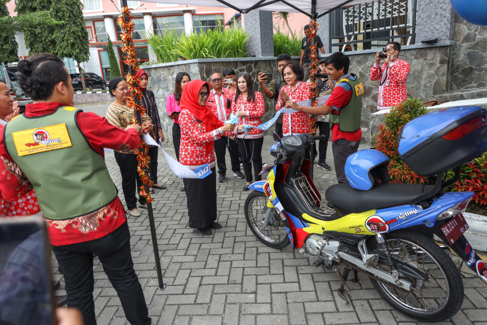 Wali Kota Pematang Siantar Serahkan Adminduk di Event Akbar Pelayanan Disabilitas