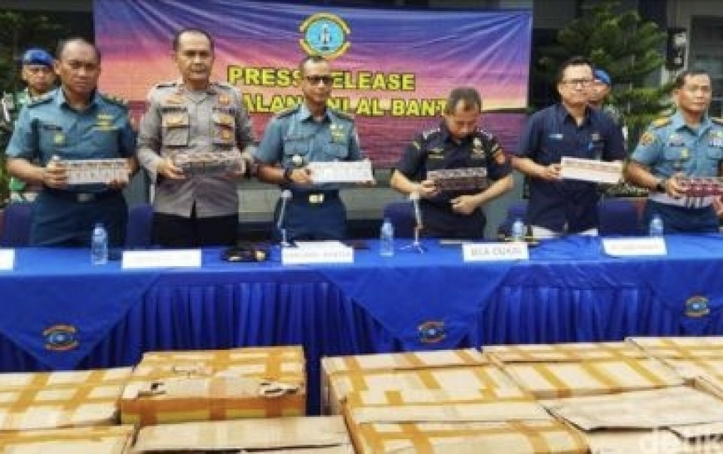TNI AL Tangkap Penyelundup Rokok di Pelabuhan Merak