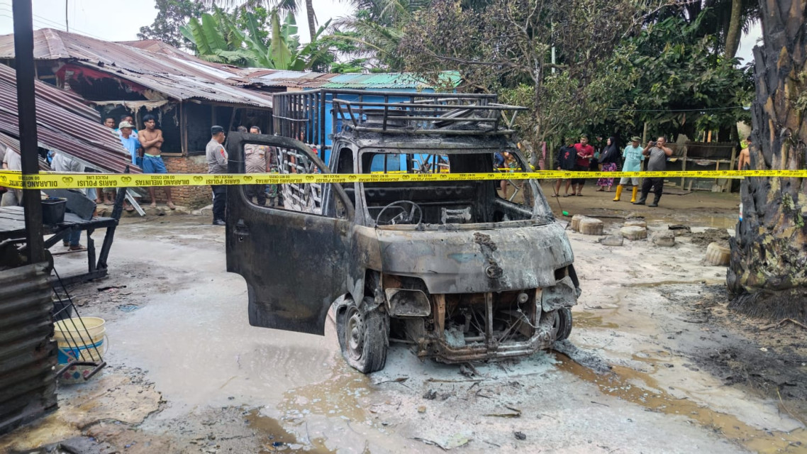 Mancis dan BBM Berhasil Membakar Kaki Supir dan Mobil Pick Up di Simalungun