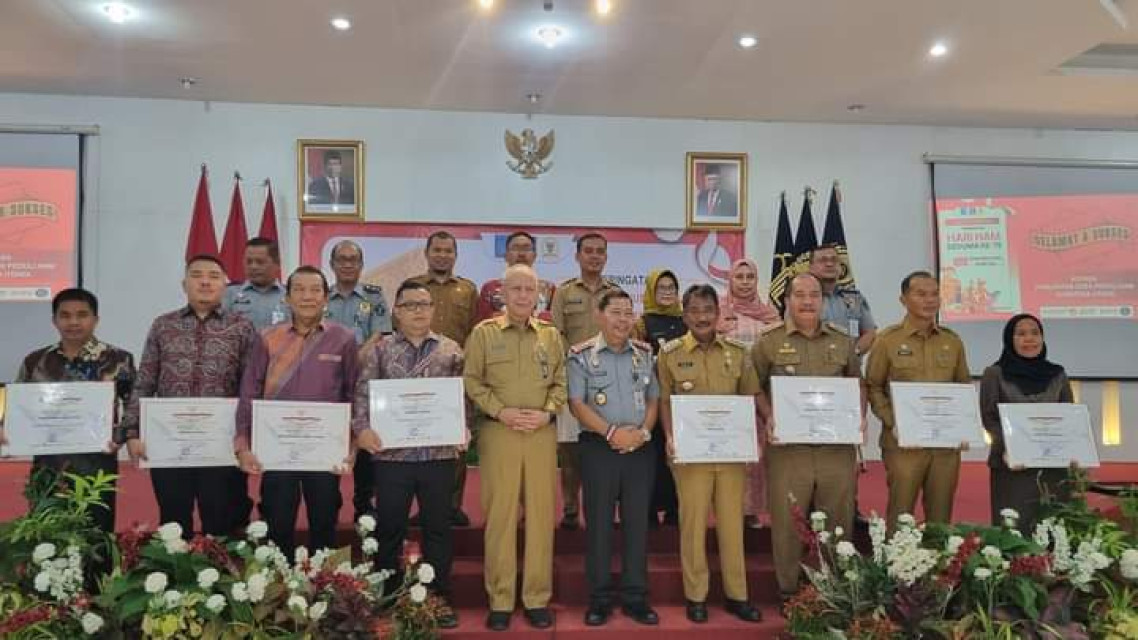 Wali Kota Siantar Menerima Penghargaan Kabupaten Kota (KKP) Peduli HAM 2022