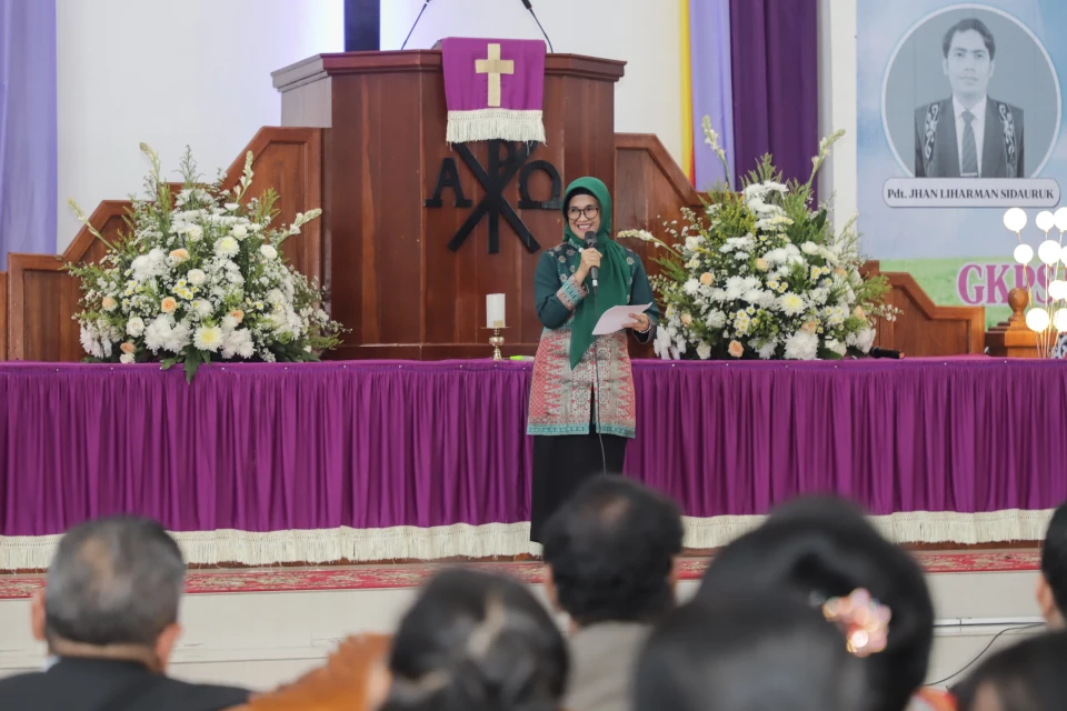 Wali Kota Pematangsianțar Menghadiri Penahbisan 10 Pendeta GKPS