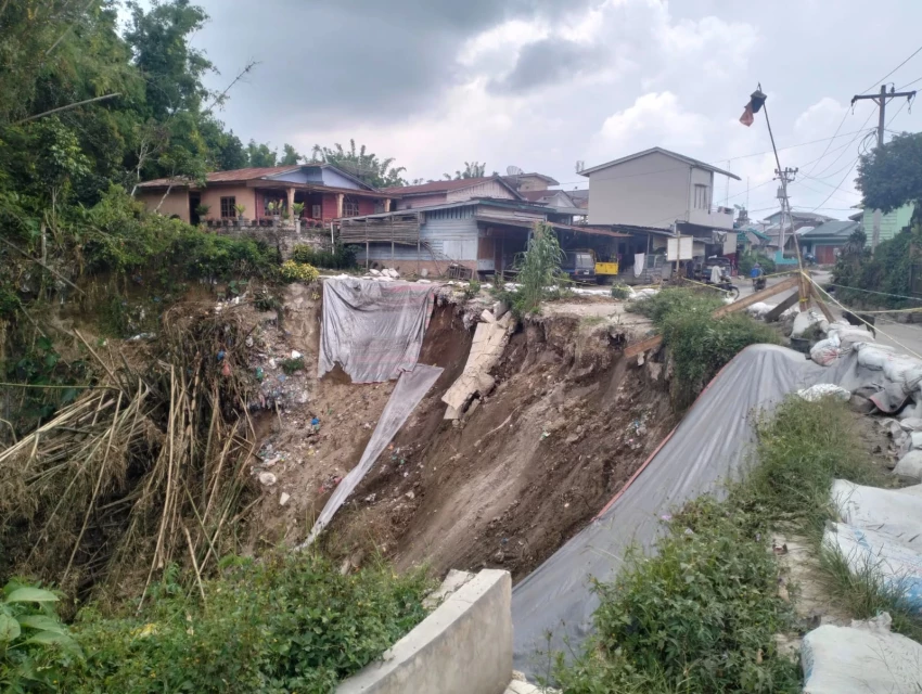 Masyarakat Nagori Cingkes Resah, Jalan Menuju Tanah Karo Nyaris Putus