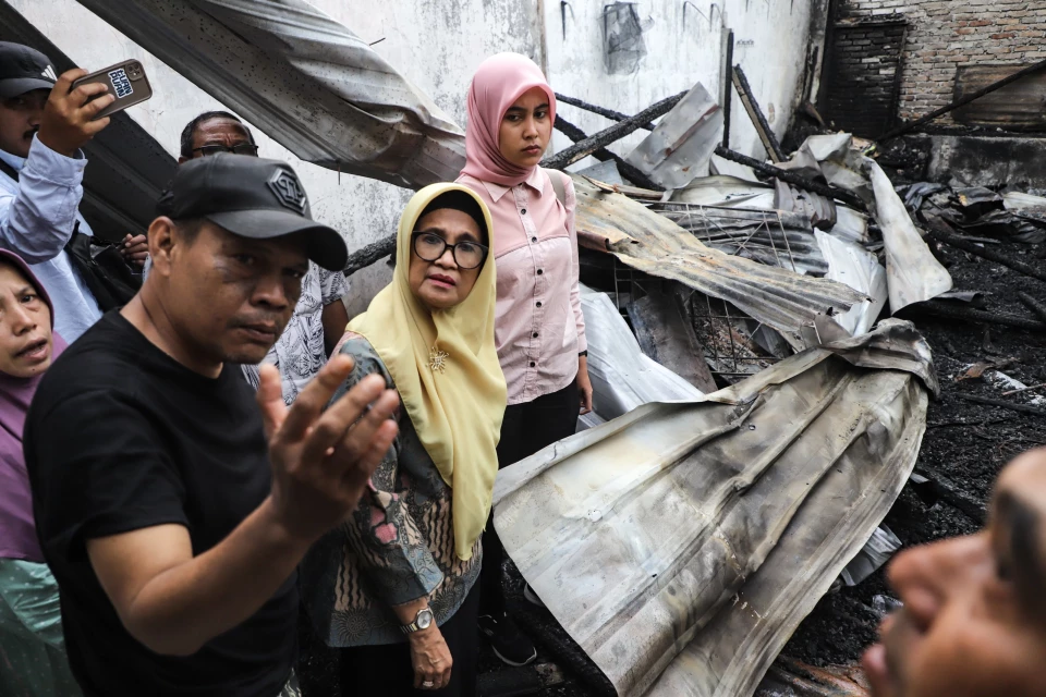 Seusai dari Jakarta, dr Susanti Langsung Meninjau Lokasi Kebakaran