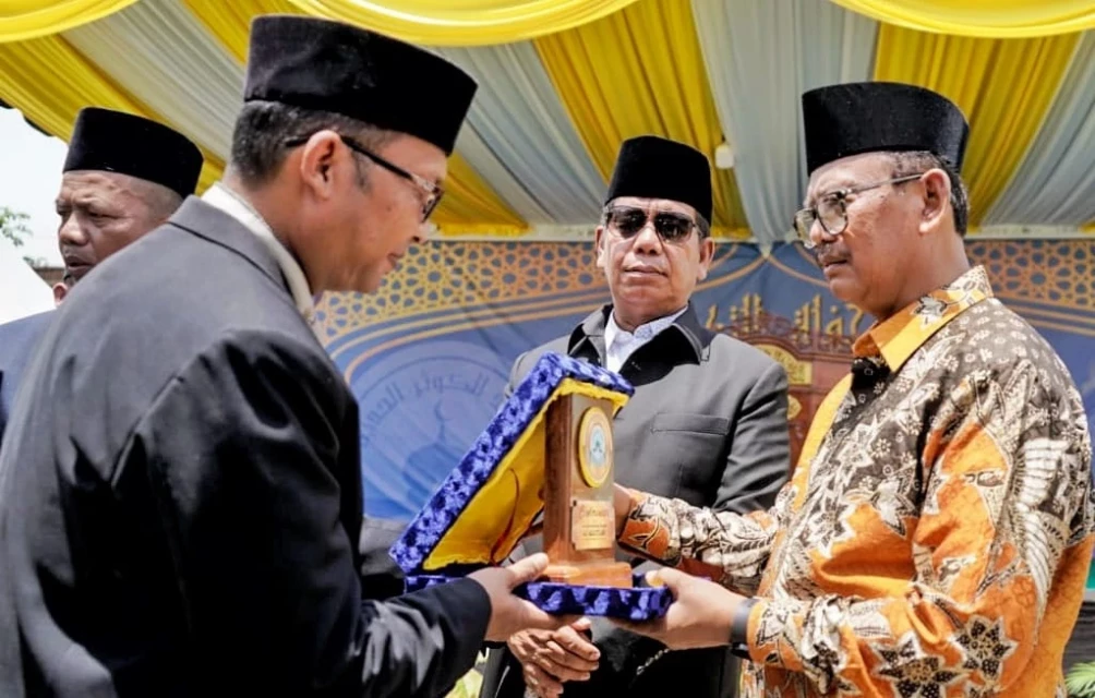 Bupati Simalungun Bersama Wakil Hadiri Wisuda Santriwan/Wati Ponpes Modern Al-Kautsar Panei Tongah