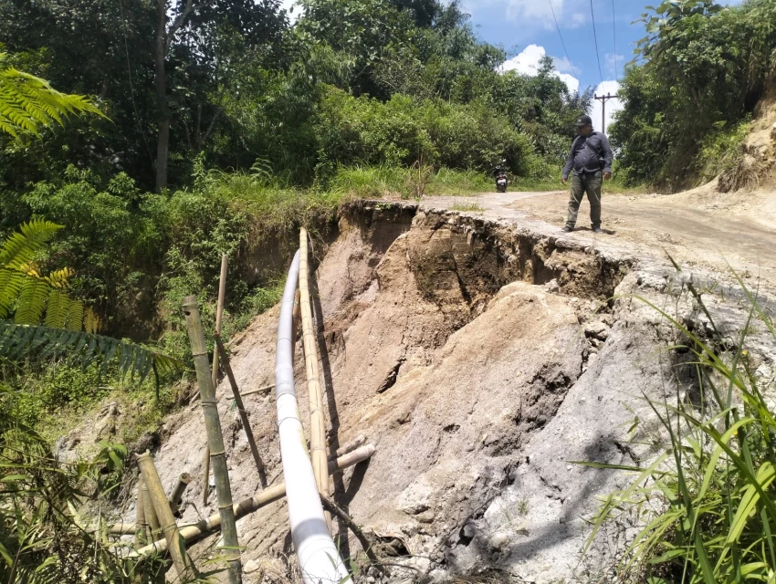 Pak Bupati Simalungun, Jalan Penghubung Dolok Saribu Parjalangan Terancam Putus