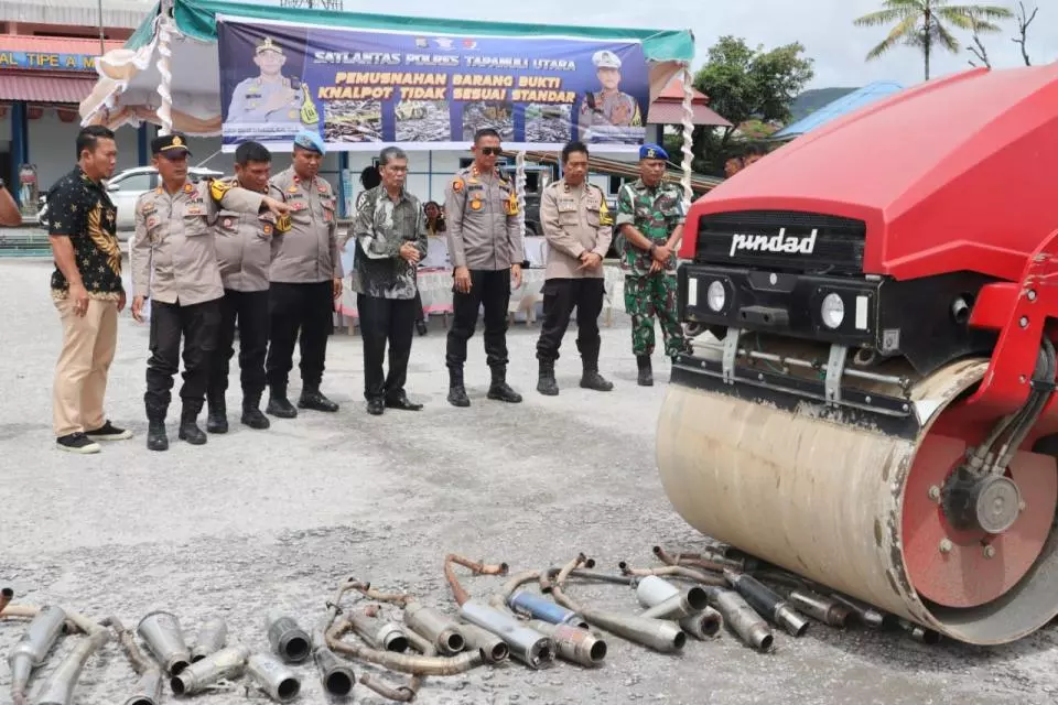 Polres Taput Musnahkan 270 Knalpot Blong Sepeda Motor