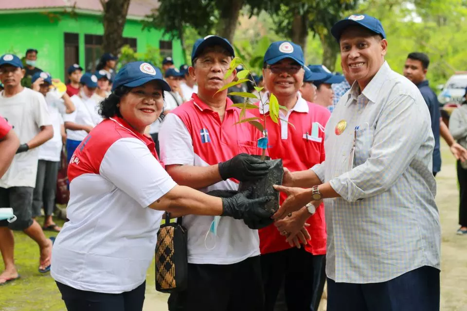 Bersama Pimpinan Gereja, PJs Walikota Siantar Bergotong Royong