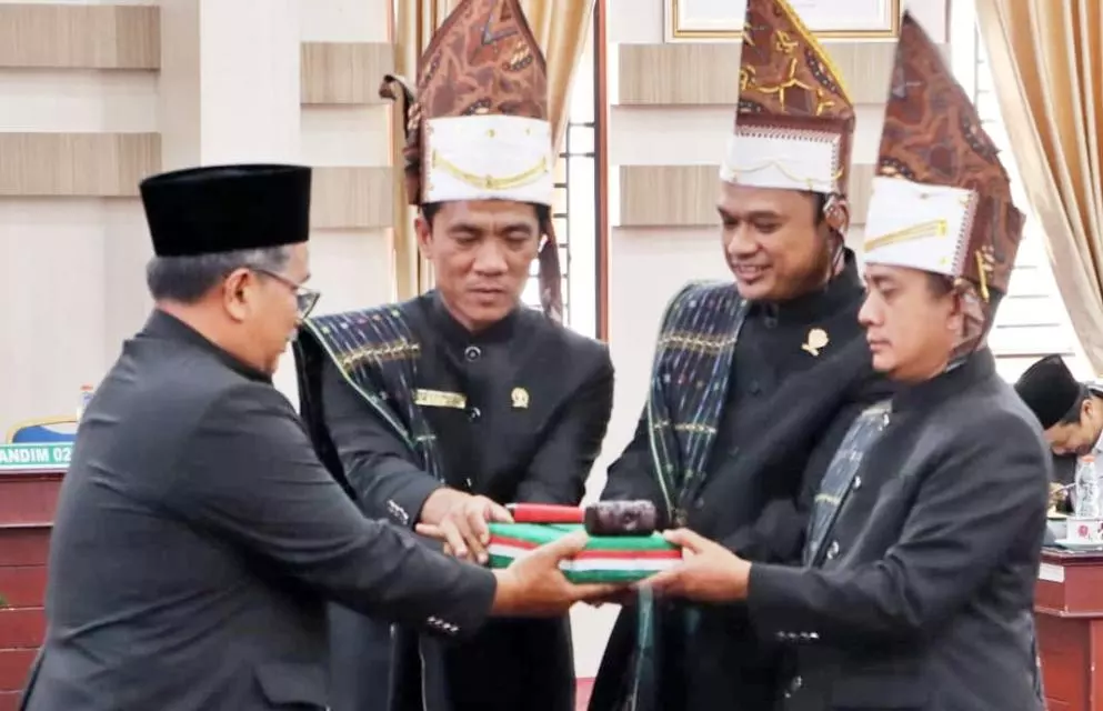 Pimpinan DPRD Kabupaten Simalungun Periode 2024-2029 Ucapkan Sumpah