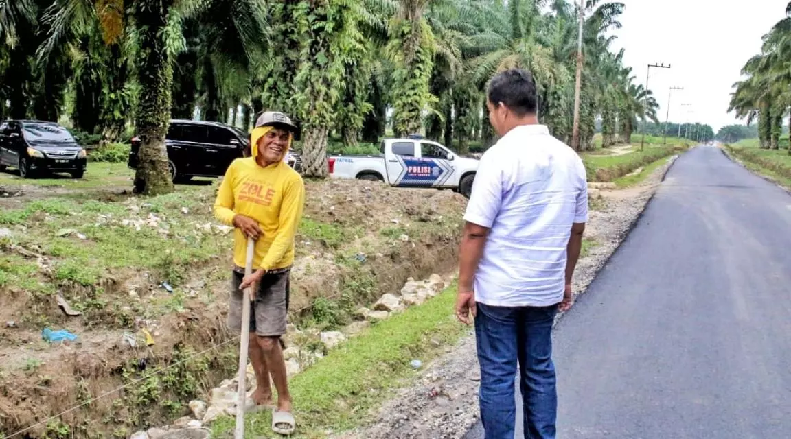 Radiapoh Tinjau Perbaikan Jalan Penghubung Jawa Maraja Bah Jambi - Simpang Nagojor