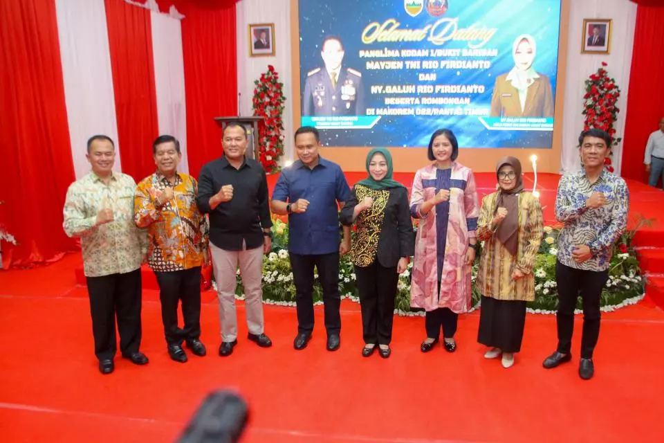 dr Susanti Makan Malam Bersama Pangdam I BB Beserta Rombongan